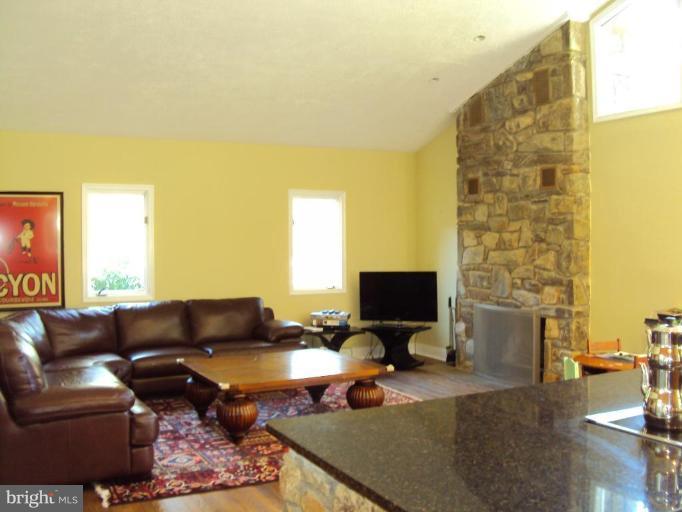 7801 Brickyard Road Potomac, MD 20854 - Photo 9 of 17 Family Room