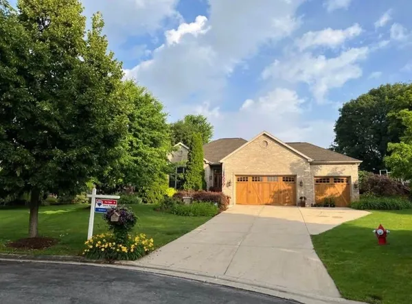 $869,900 | 10 Vienna Circle, Madison, WI 53718