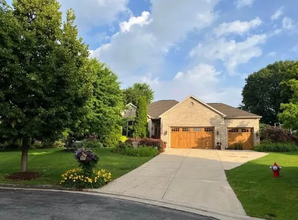 $869,900 | 10 Vienna Circle, Madison, WI 53718