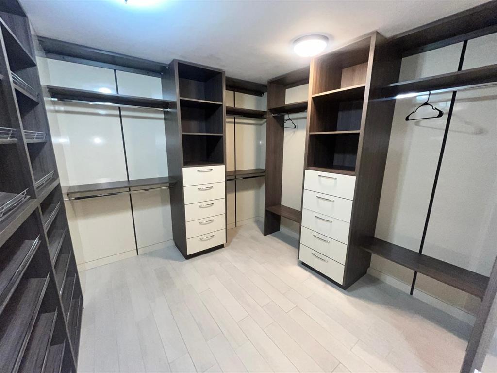 19707 Turnberry Way, Unit 8L Miami, FL 33180 - Photo 23 of 39