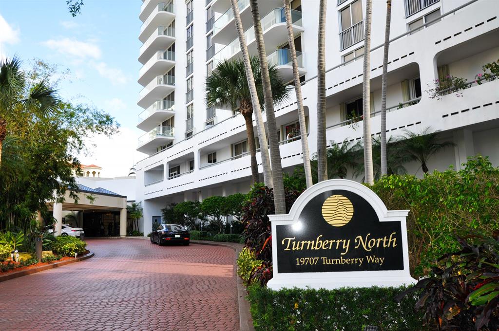19707 Turnberry Way, Unit 8L Miami, FL 33180 - Photo 30 of 39