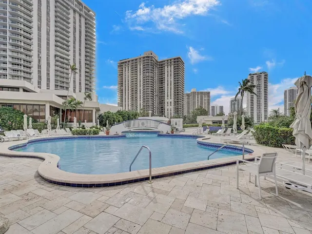 $5,000 | 19707 Turnberry Way, Unit 8L, Miami, FL 33180