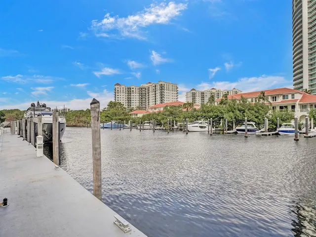 $5,000 | 19707 Turnberry Way, Unit 8L, Miami, FL 33180