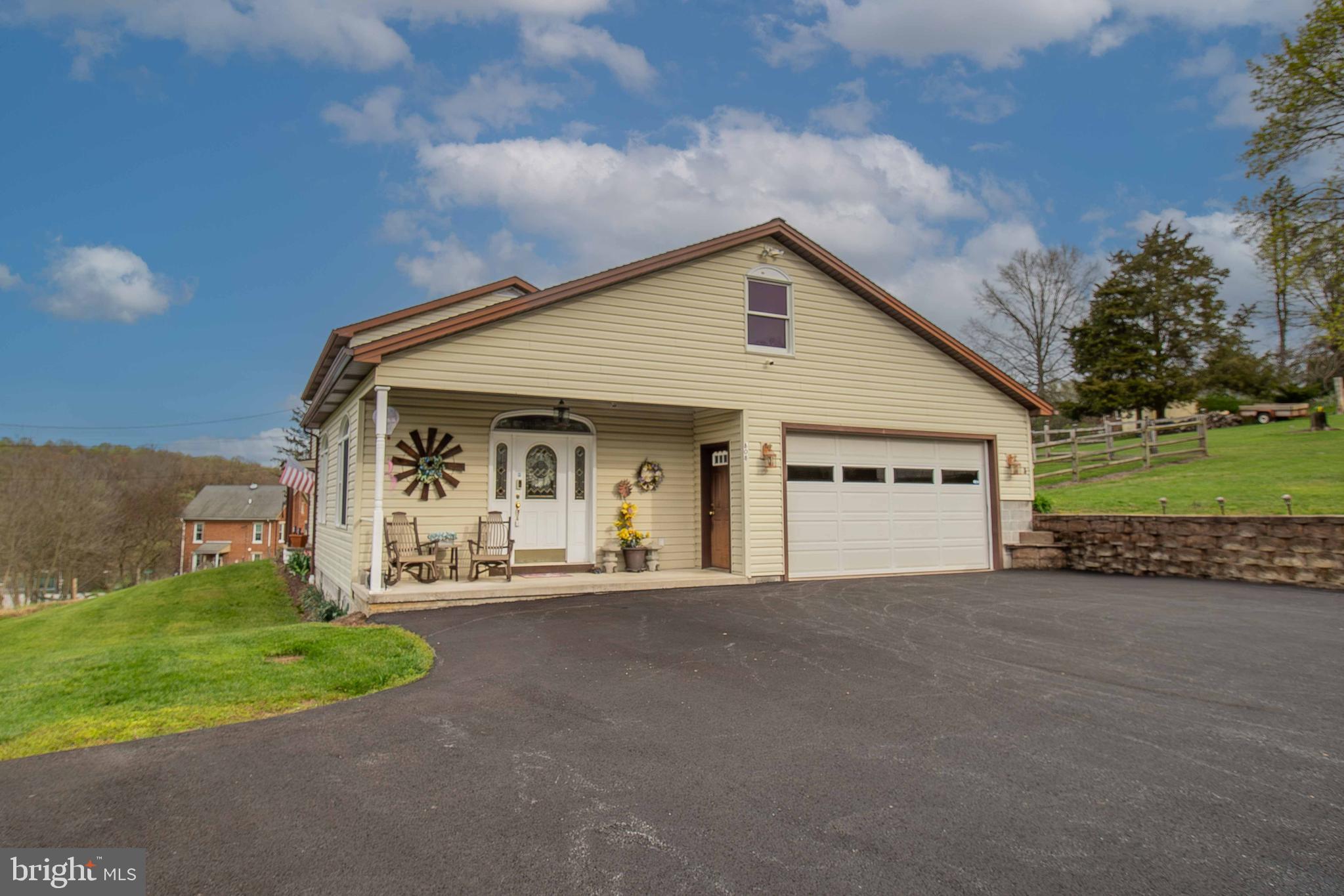 808 Valley Road York, PA 17403 - Photo 3 of 23 Gallery Image 3