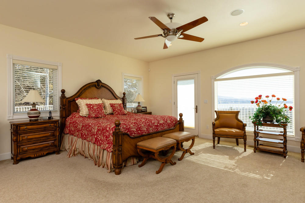 4426 Murrelet Road Klamath Falls, OR 97601 - Photo 22 of 54 Large Master Suite