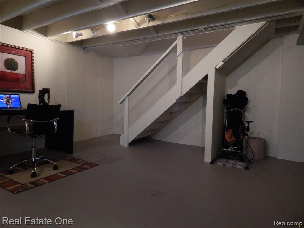 9833 Middlebelt Road Livonia, MI 48150 - Photo 28 of 31 Basement
