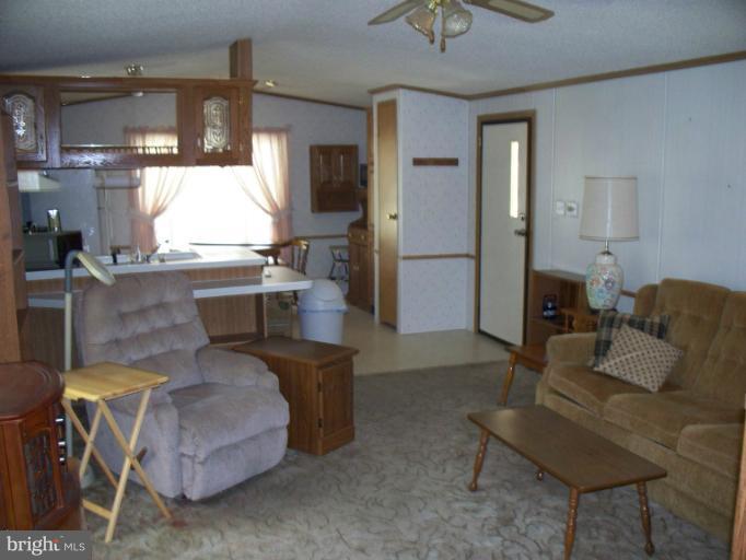 13301 Winchester Road Southwest Cumberland, MD 21502 - Photo 14 of 15 Living Room