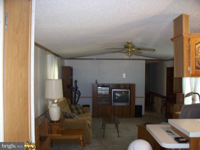 13301 Winchester Road Southwest Cumberland, MD 21502 - Photo 15 of 15 Living Room