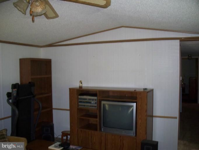 13301 Winchester Road Southwest Cumberland, MD 21502 - Photo 6 of 15 Interior (General)