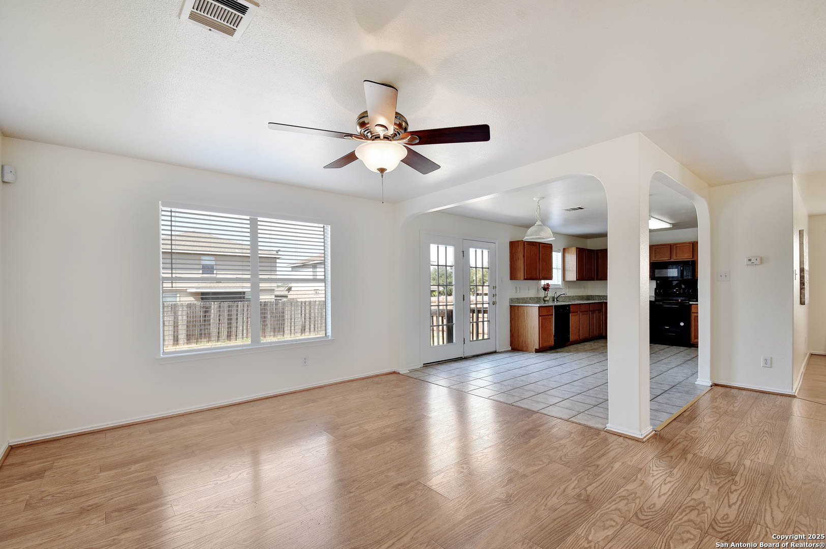 10239 Round Rock Way Universal City, TX 78148 - Photo 4 of 17