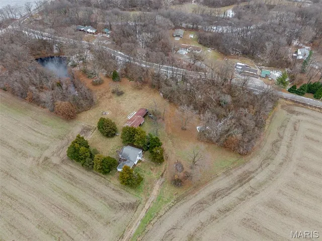 $325,000 | 18890 Oakwood Lane, Benld, IL 62009