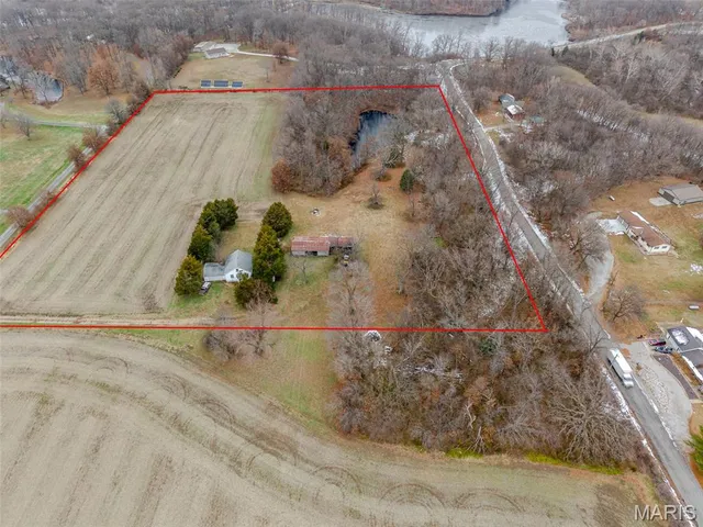 $325,000 | 18890 Oakwood Lane, Benld, IL 62009