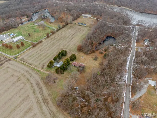 $325,000 | 18890 Oakwood Lane, Benld, IL 62009