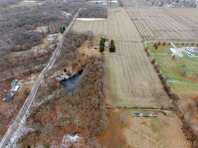 $325,000 | 18890 Oakwood Lane, Benld, IL 62009