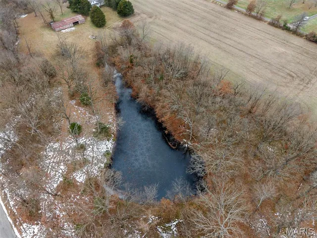 $325,000 | 18890 Oakwood Lane, Benld, IL 62009