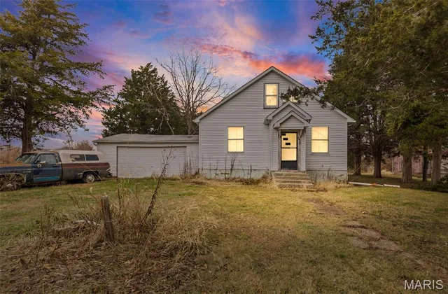 $325,000 | 18890 Oakwood Lane, Benld, IL 62009