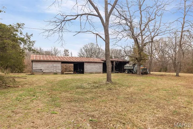 $325,000 | 18890 Oakwood Lane, Benld, IL 62009