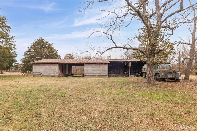 $325,000 | 18890 Oakwood Lane, Benld, IL 62009