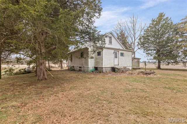 $325,000 | 18890 Oakwood Lane, Benld, IL 62009