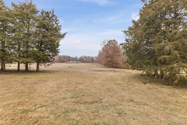 $325,000 | 18890 Oakwood Lane, Benld, IL 62009