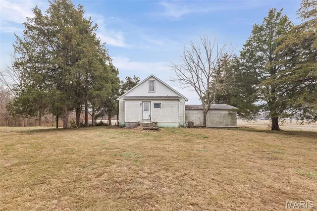 $325,000 | 18890 Oakwood Lane, Benld, IL 62009
