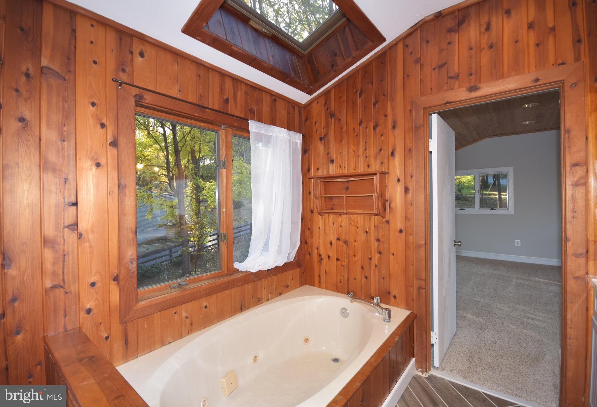 31 Pocahontas Road Front Royal, VA 22630 - Photo 22 of 29 Bath (Master)