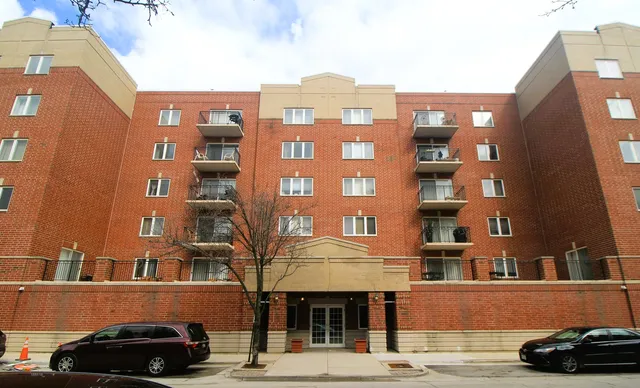 $1,950 | 3303 Grove Avenue, Unit 304, Berwyn, IL 60402