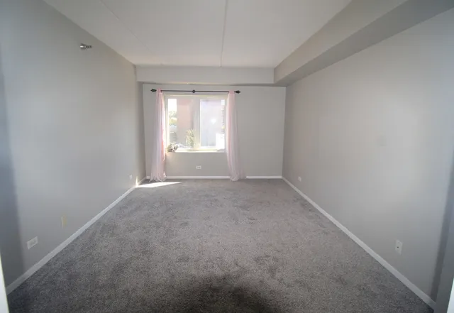 $1,950 | 3303 Grove Avenue, Unit 304, Berwyn, IL 60402