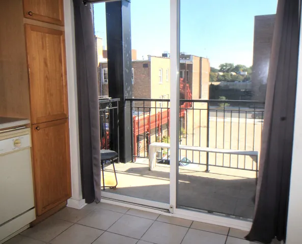 $1,950 | 3303 Grove Avenue, Unit 304, Berwyn, IL 60402