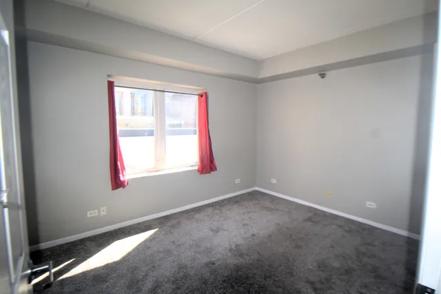 $1,950 | 3303 Grove Avenue, Unit 304, Berwyn, IL 60402