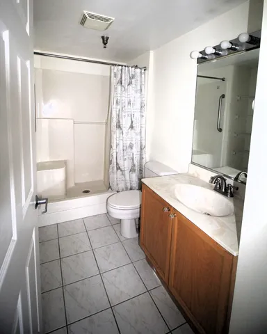 $1,950 | 3303 Grove Avenue, Unit 304, Berwyn, IL 60402