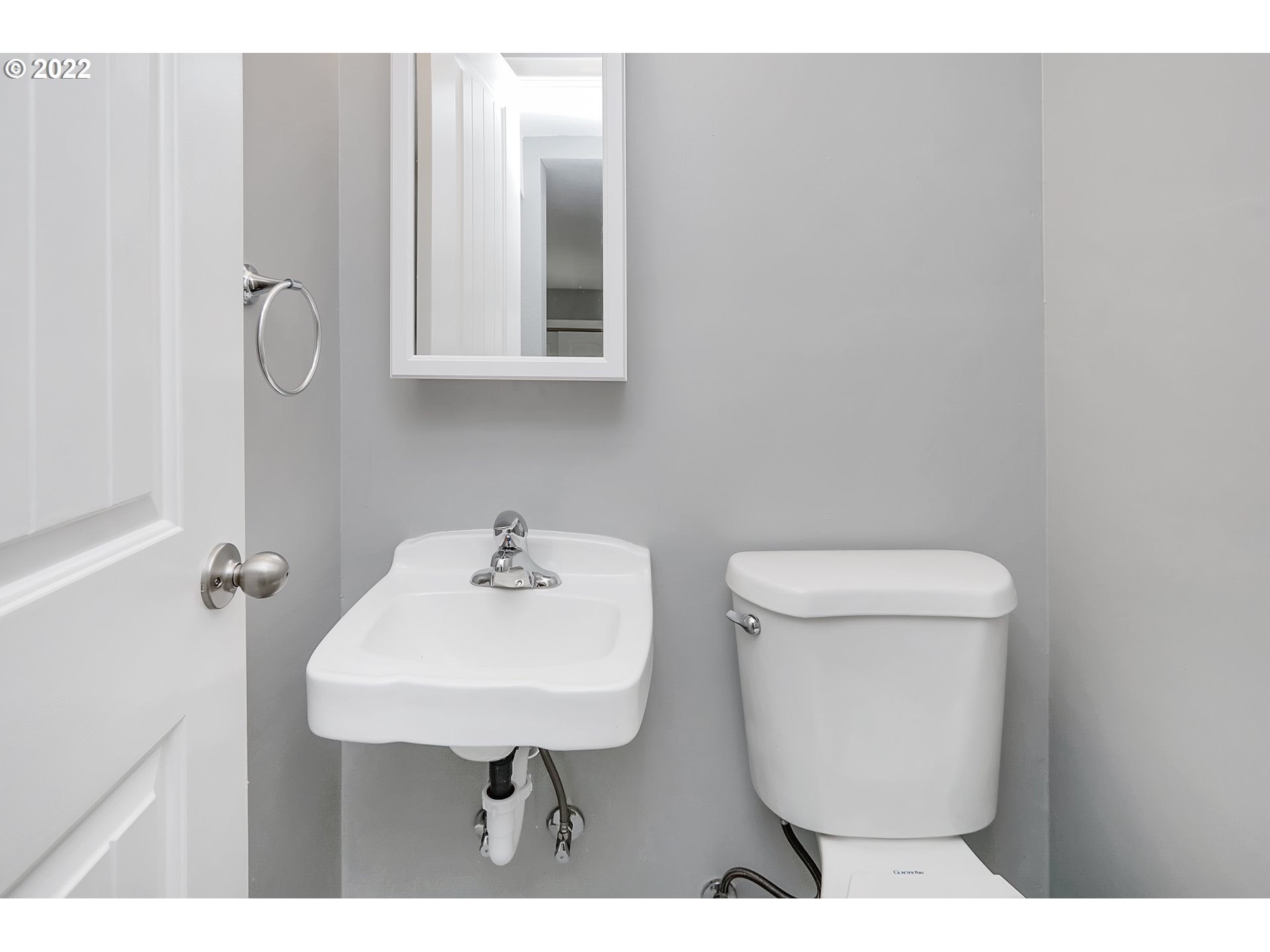 507 18th Avenue Longview, WA 98632 - Photo 16 of 29 a bathroom with a sink a toilet and mirror