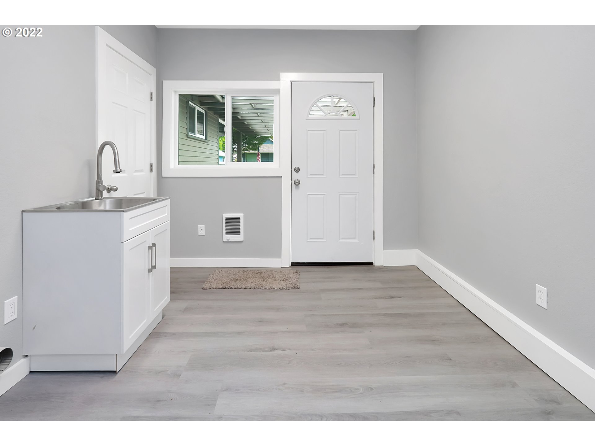 507 18th Avenue Longview, WA 98632 - Photo 19 of 29 a view of a kitchen with wooden floor and windows