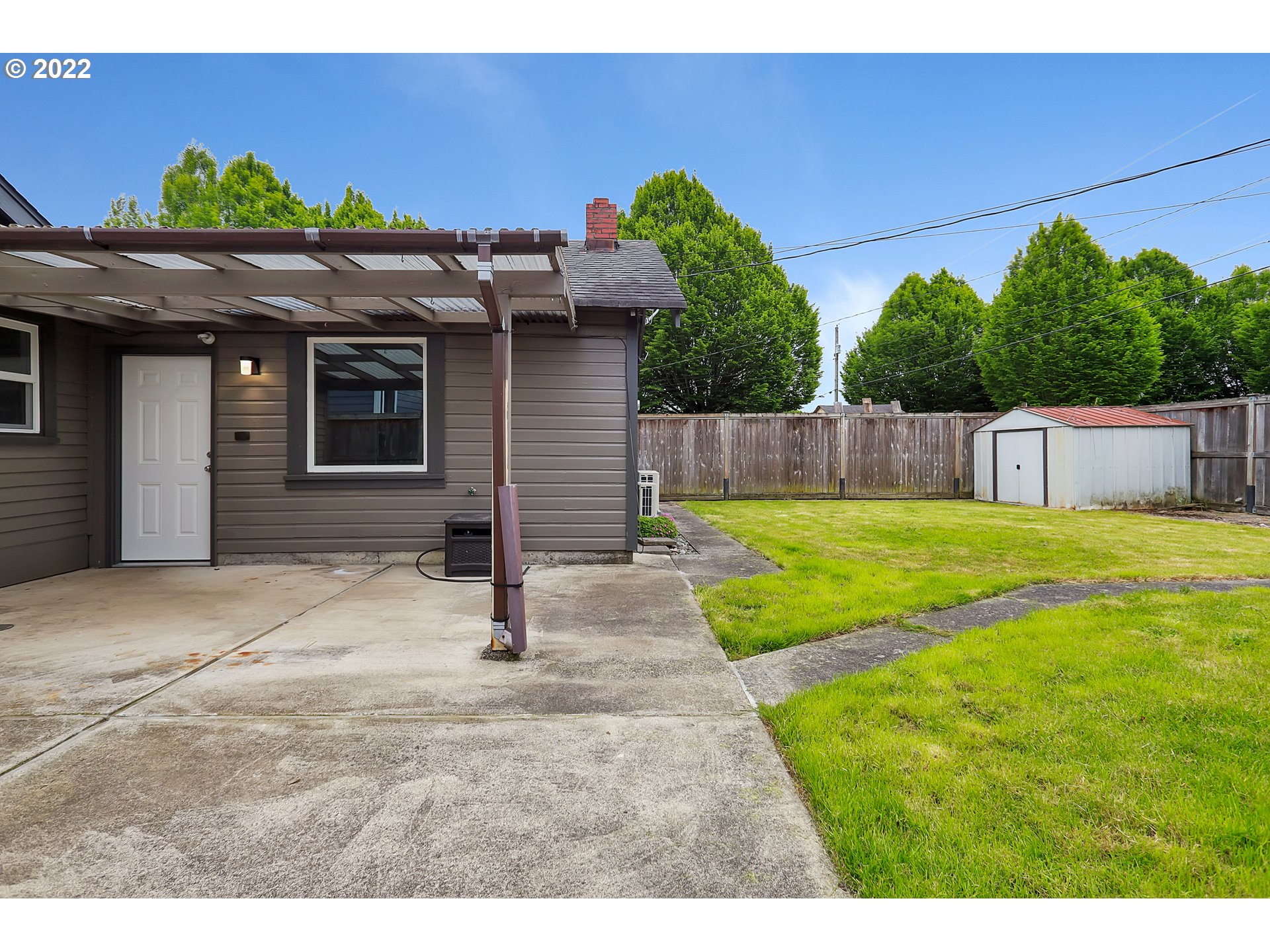 507 18th Avenue Longview, WA 98632 - Photo 22 of 29 a house view with a garden space