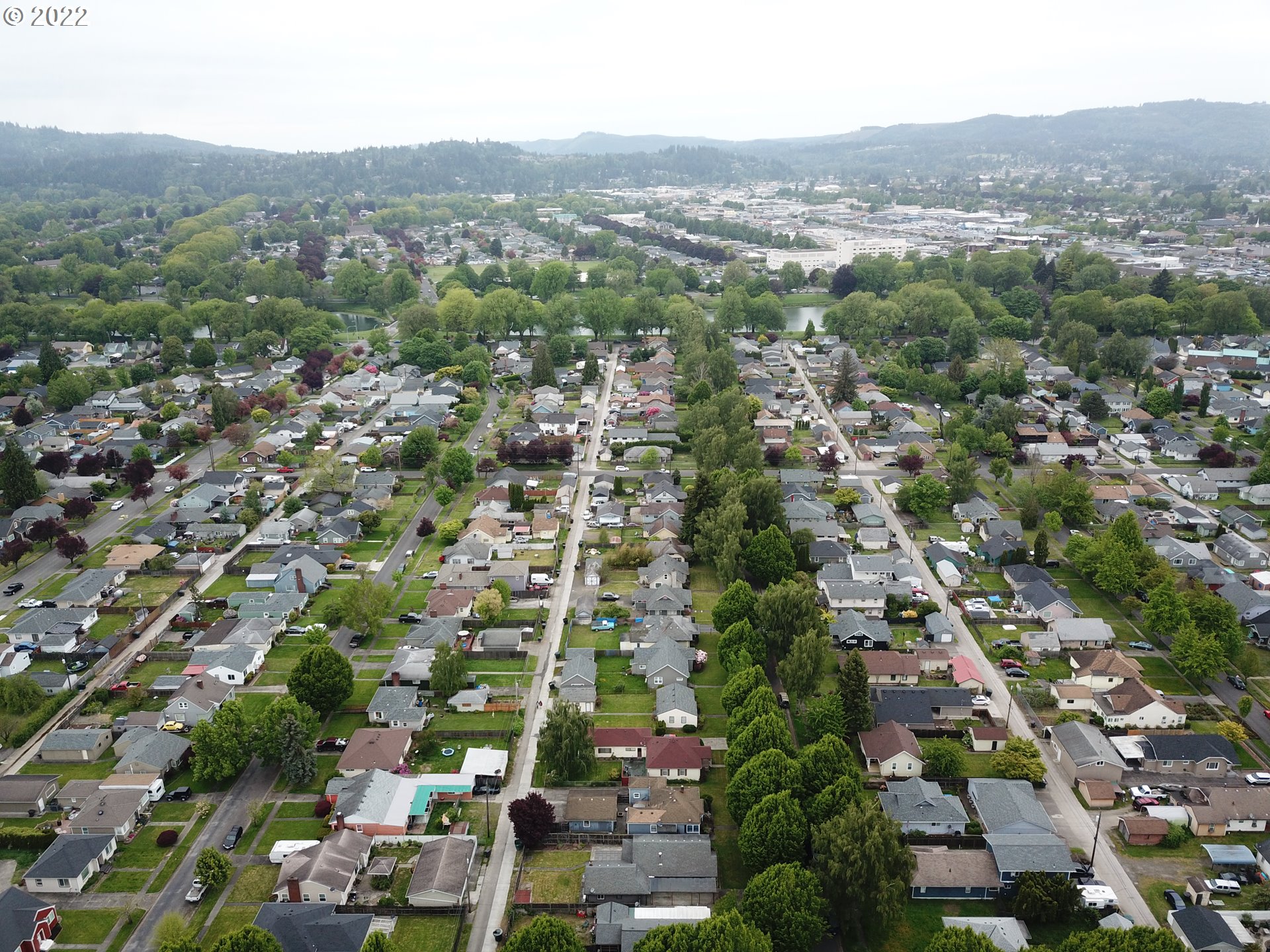 507 18th Avenue Longview, WA 98632 - Photo 26 of 29 an aerial view of multiple house
