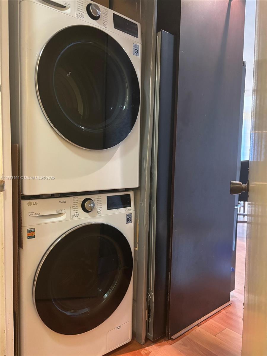 1121 Crandon Boulevard, Unit D802 Key Biscayne, FL 33149 - Photo 30 of 30 a utility room with dryer and washer