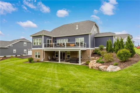 $999,900 | 490 Harvest View Drive, Venetia, PA 15367