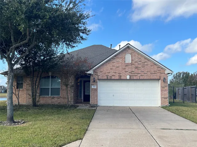 $2,400 | 2727 South Cedar Hollow Drive, Pearland, TX 77584