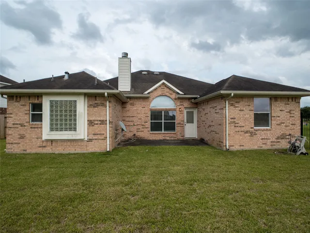 $2,400 | 2727 South Cedar Hollow Drive, Pearland, TX 77584