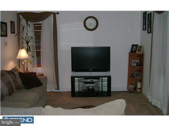 403 Tanner Road Hatboro, PA 19040 - Photo 2 of 11 Living Room
