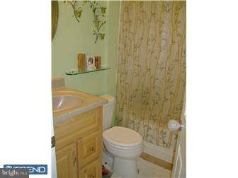 403 Tanner Road Hatboro, PA 19040 - Photo 5 of 11 Bathroom