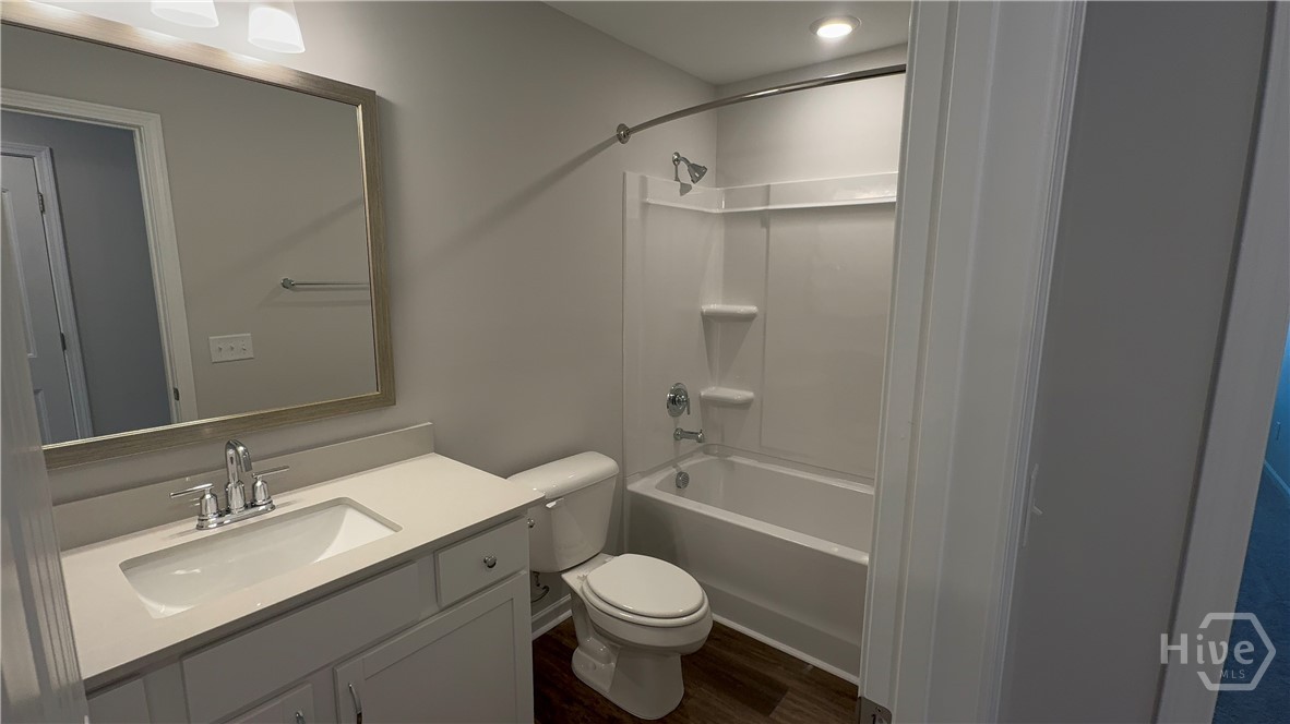 182 Glendale Circle Richmond Hill, GA 31324 - Photo 15 of 19 2nd floor full bath