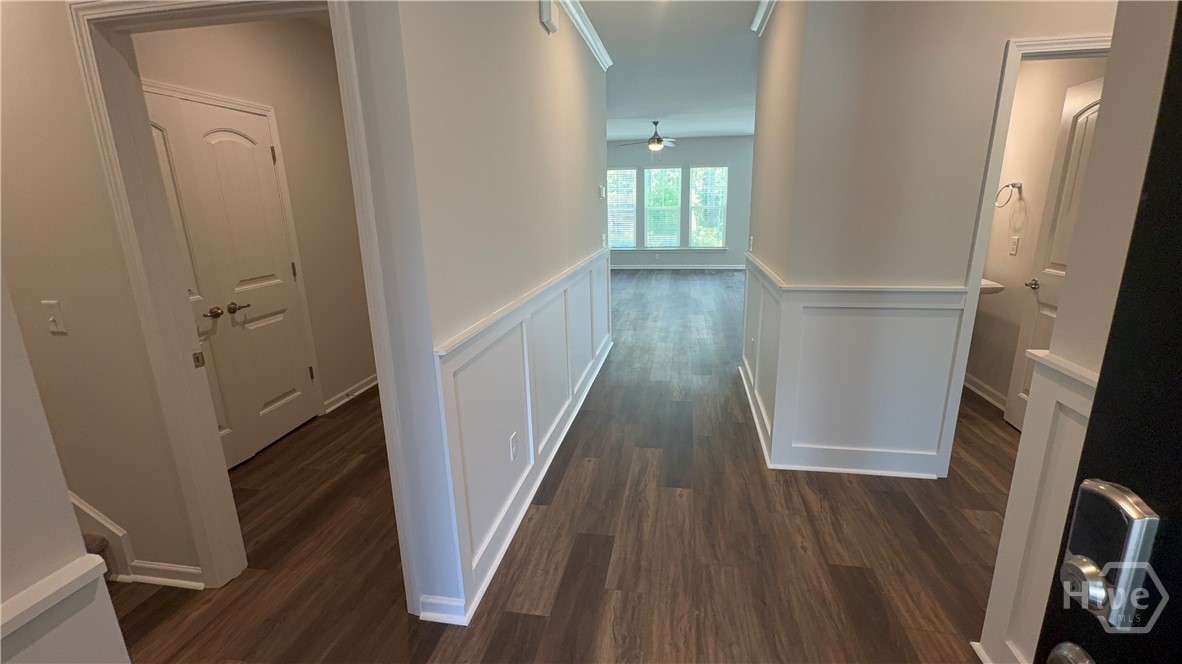 182 Glendale Circle Richmond Hill, GA 31324 - Photo 4 of 19 Entry way