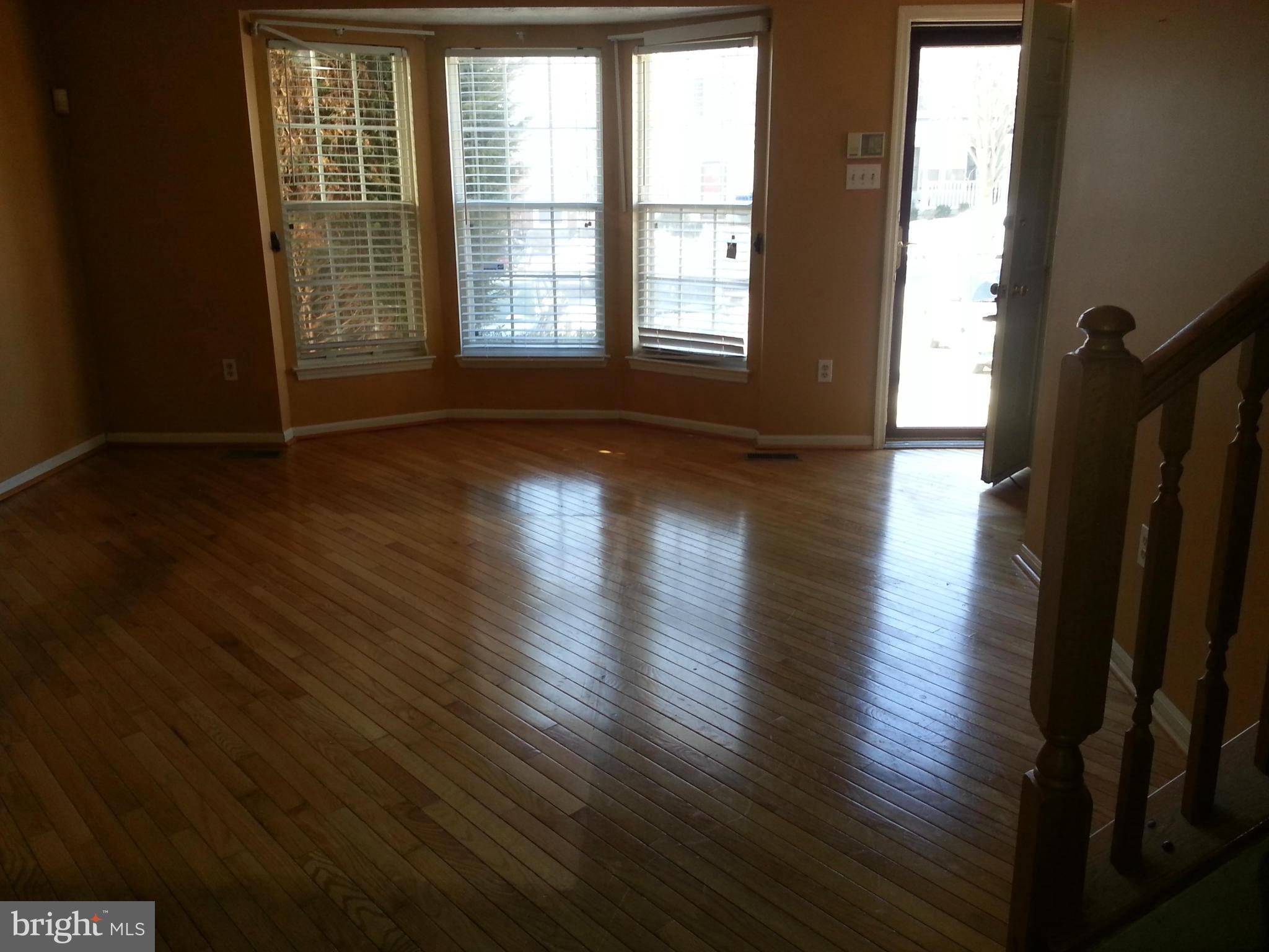 8 Par 3 Way Baltimore, MD 21209 - Photo 3 of 15 Living Room