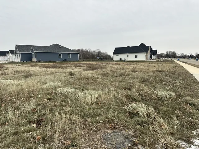 $40,000 | 11 Pointe Boulevard, Peru, IL 61354