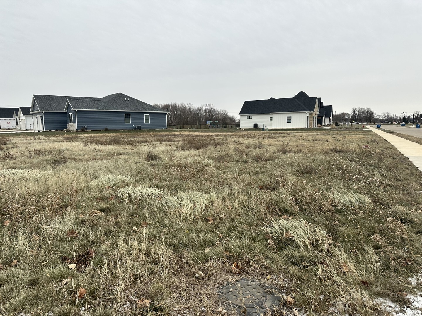 11 Pointe Boulevard Peru, IL 61354 - Photo 2 of 2