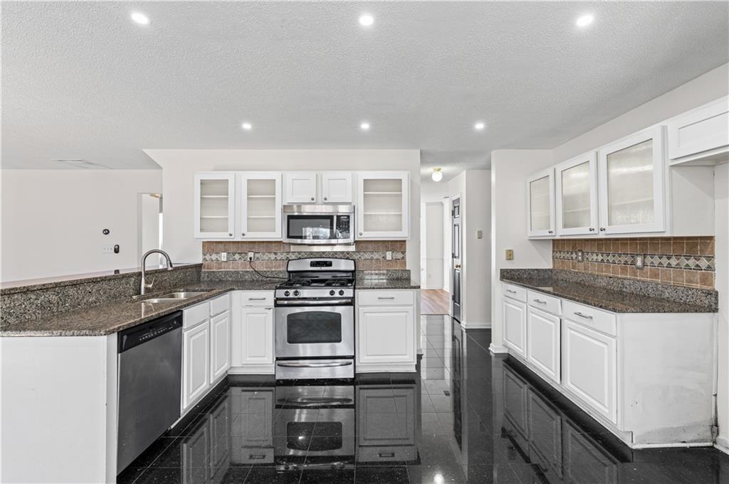 3550 Willow Tree Trace Decatur, GA 30034 - Photo 19 of 47 a kitchen with stainless steel appliances granite countertop a sink stove and refrigerator