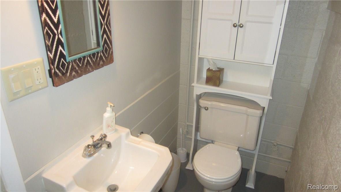 36050 Paddleford Road Farmington, MI 48331 - Photo 26 of 40 IMG_4888.JPG