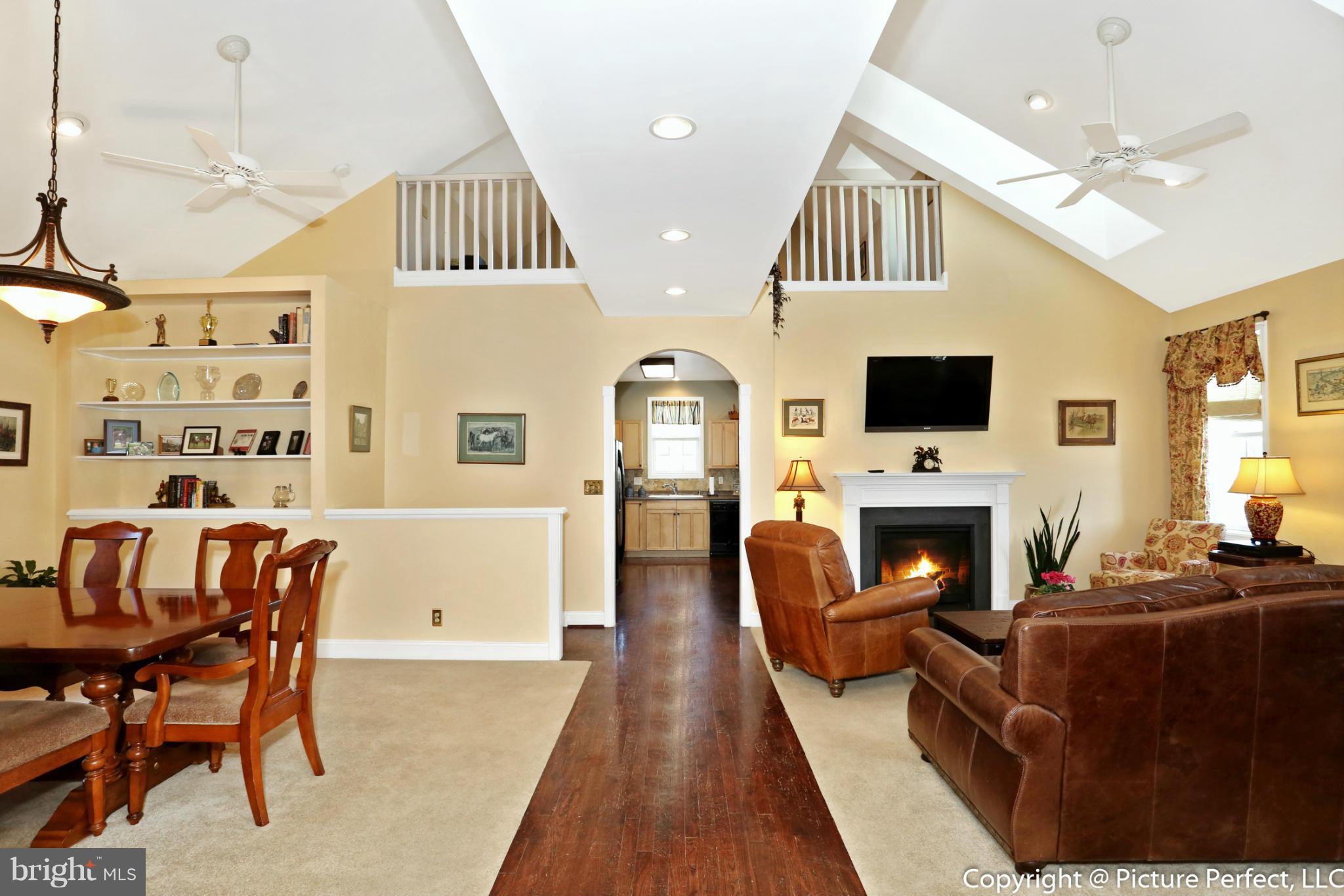 13100 New Windsor Road Union Bridge, MD 21791 - Photo 8 of 30 Living Room
