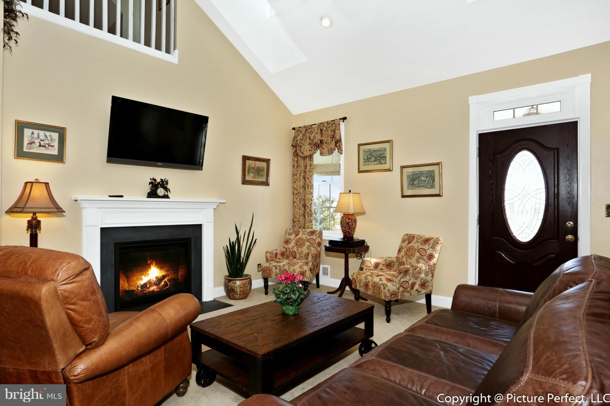 13100 New Windsor Road Union Bridge, MD 21791 - Photo 9 of 30 Living Room